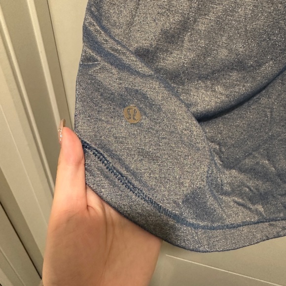 Lululemon reflective T-shirt - Picture 3 of 3